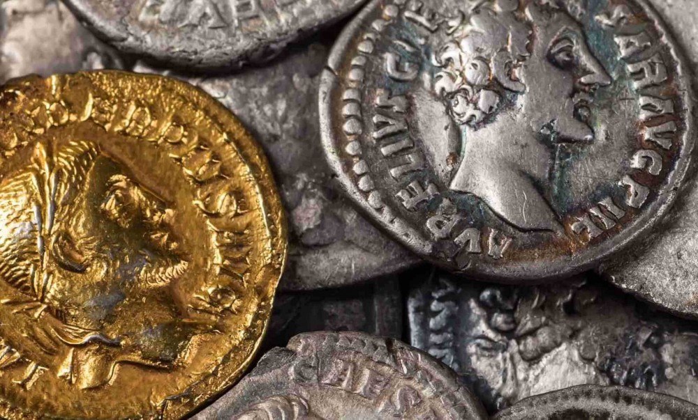 Living By the Coins on the Roman Frontier. The Hoards and Single Finds Evidence at the Auxiliary Forts in Roman Dacia