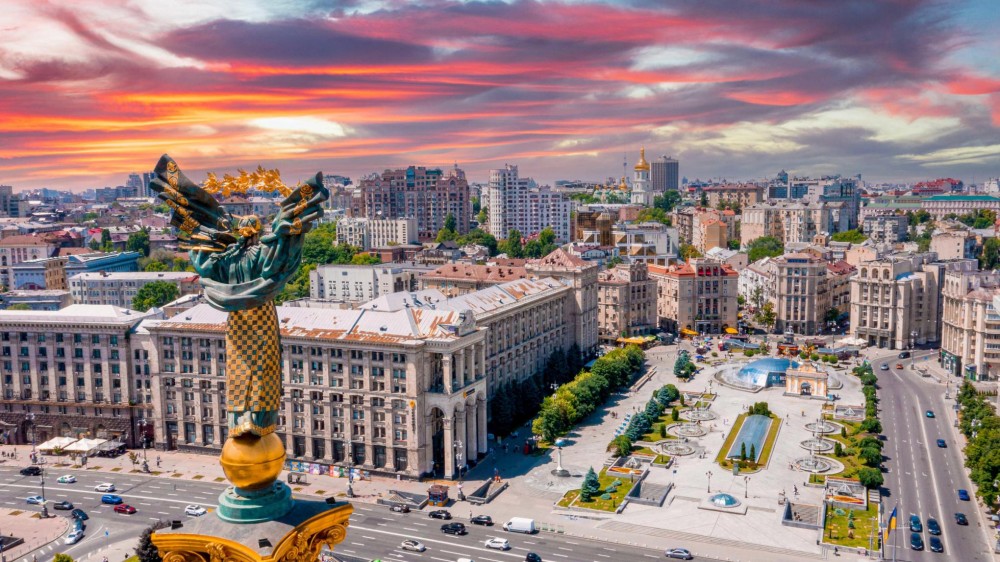 Practices of Using Urban Public Space During the Russian War in Ukraine (Cases of Mykhailivska Square and Maidan Nezalezhnosti)
