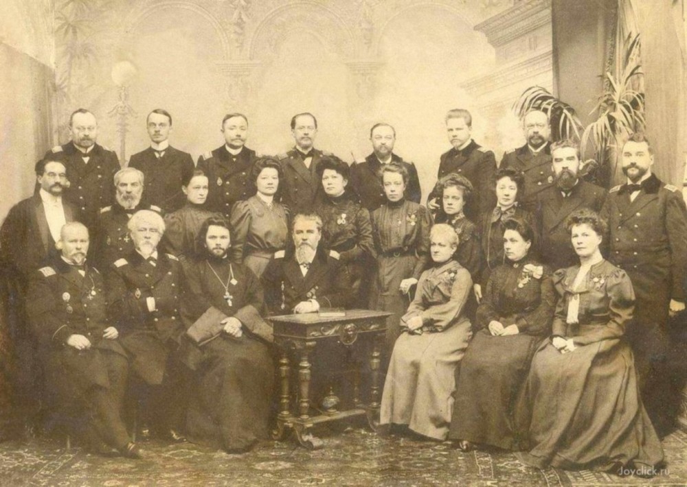 Social Status and Material State of the Classical Gymnasium`s Teacher at the End of the 19th and the Beginning of the 20th Century in the South-Eastern Region of Ukraine (according the state archive of Zaporizhzhia region)