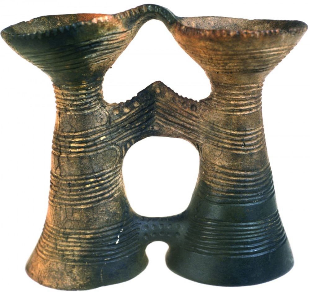 Two sacral artifacts of Trypillia culture from the collection of Vikenty Khvoyka