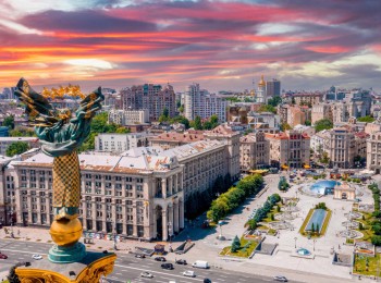 Practices of Using Urban Public Space During the Russian War in Ukraine (Cases of Mykhailivska Square and Maidan Nezalezhnosti)
